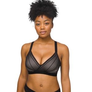 Lululemon Awake to Lace Bra in Black and Barely Beige Sz 32C